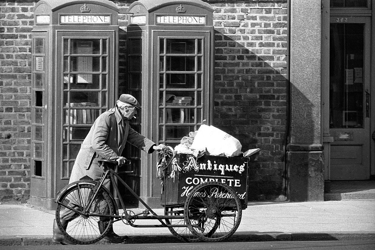 Fascinating Vintage Photos of London's East End in the 1960s