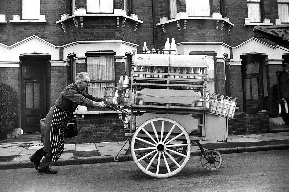 Fascinating Vintage Photos of London's East End in the 1960s