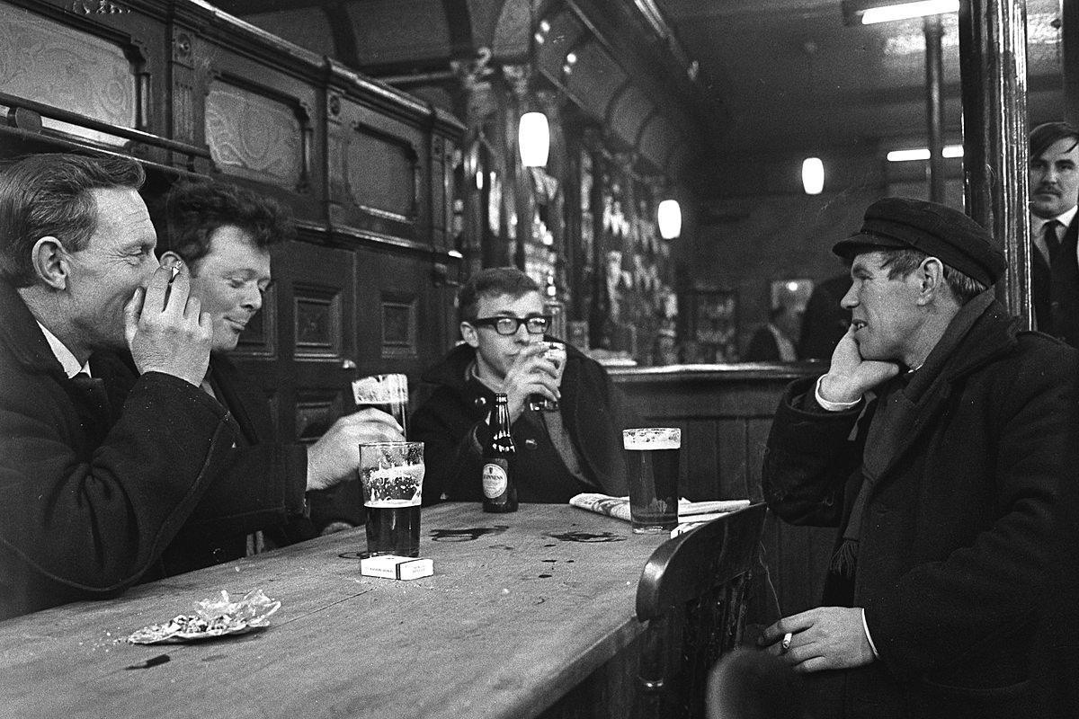 Fascinating Vintage Photos of London's East End in the 1960s