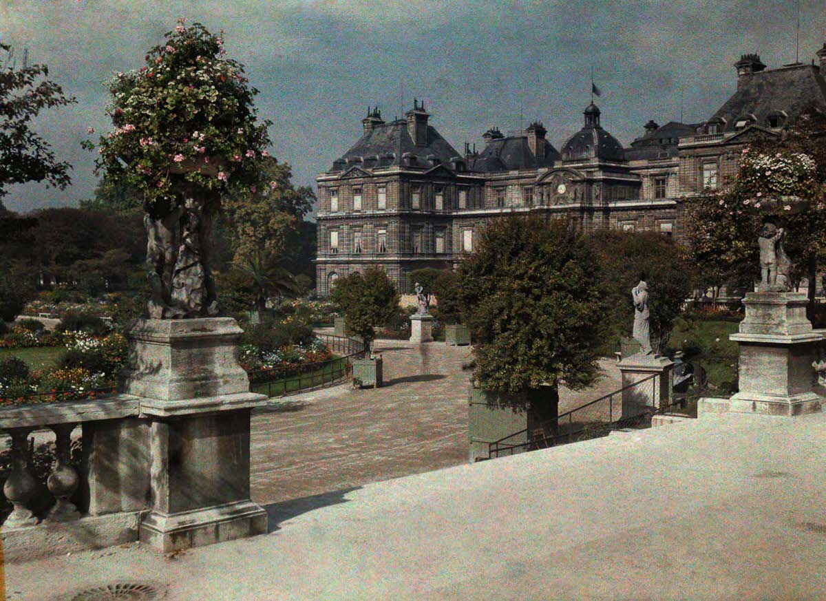 The gardens of the Senate building.