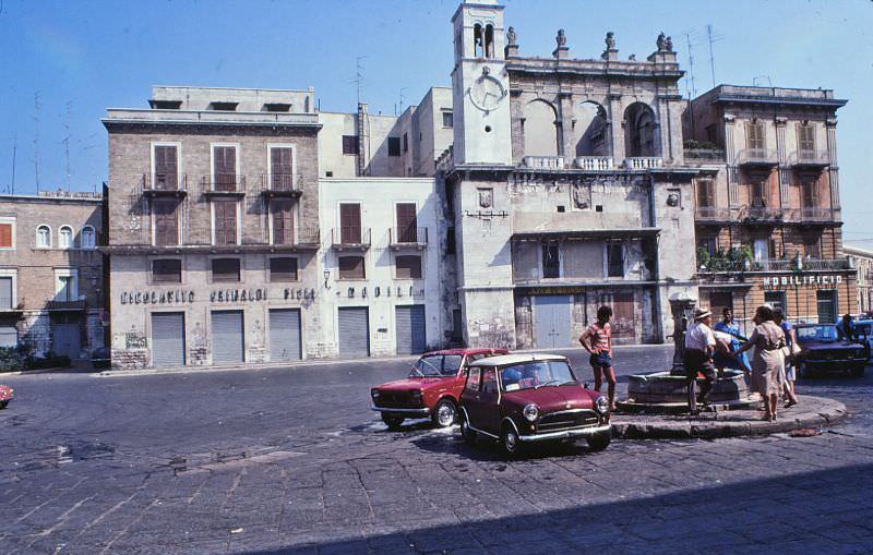 Piazza Mercantile, the building with the clock tower is the Palazzo Sedile