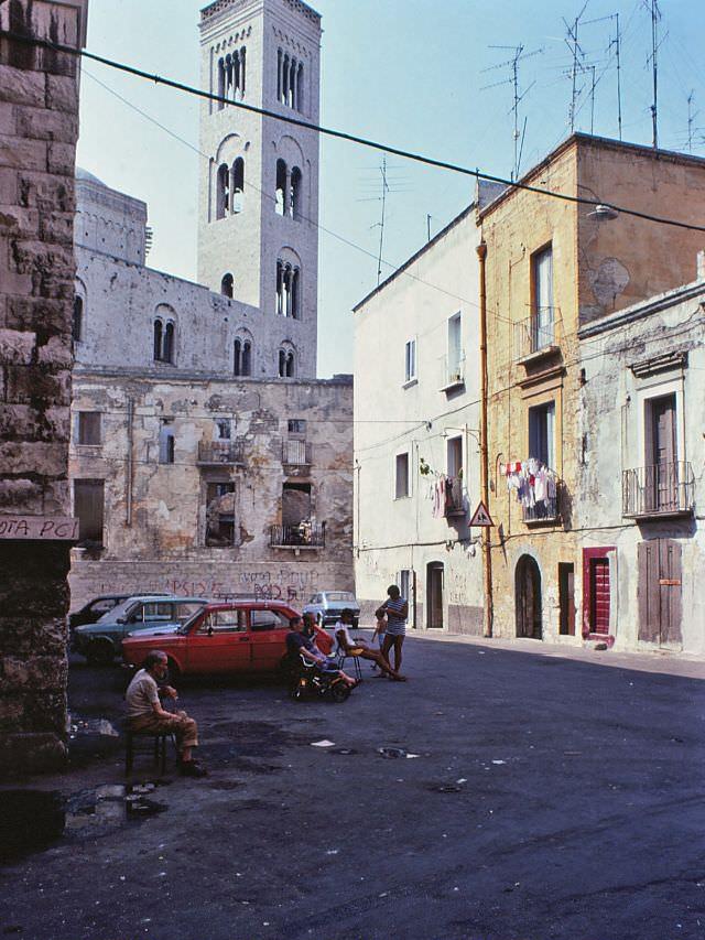Strada Incuria, just southwest of Strada San Sabino