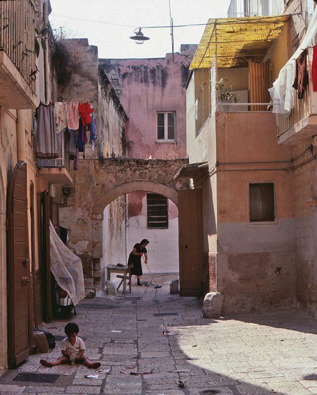 Street scene, in the old town (città vecchia) of Bari. This is part of the San Nicola quartiere (district)