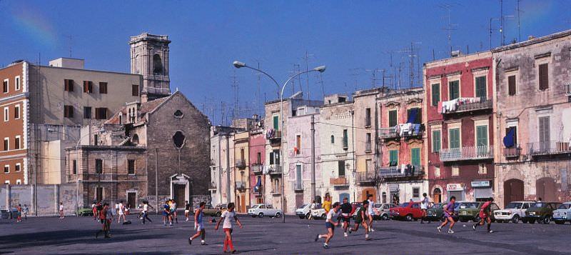 Via Ruggero Il Normanno at Strada Santa Chiara