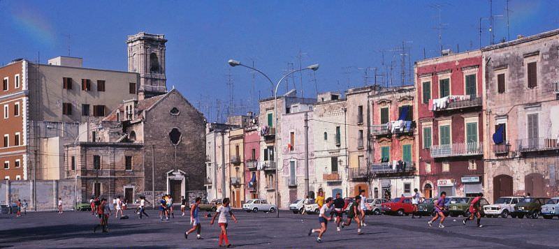 Via Ruggero Il Normanno at Strada Santa Chiara