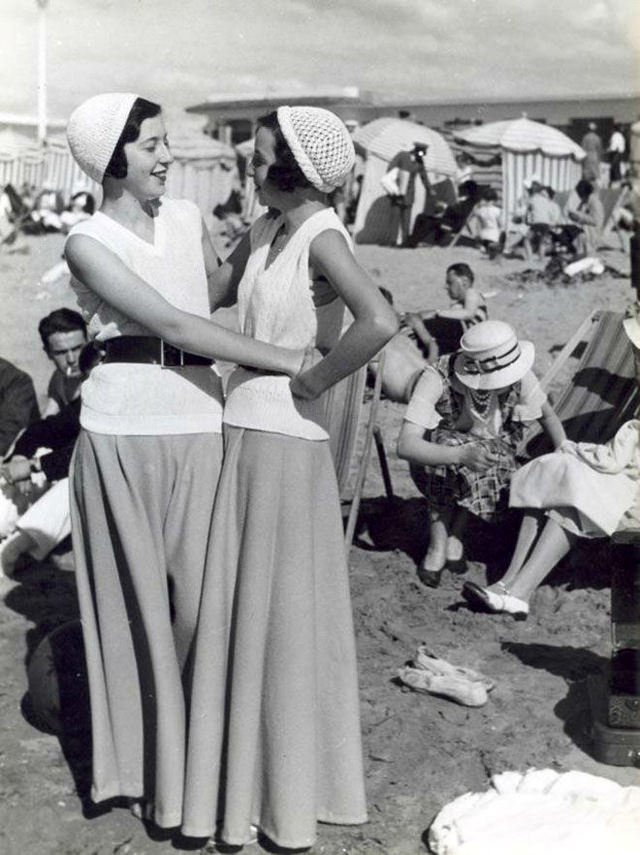 Fabulous Pajama Styles That Women Wore at the Beaches in the 1930s