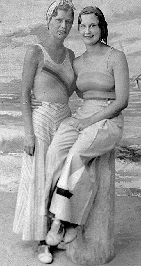 Fabulous Pajama Styles That Women Wore at the Beaches in the 1930s