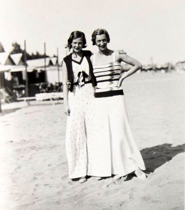 Fabulous Pajama Styles That Women Wore at the Beaches in the 1930s