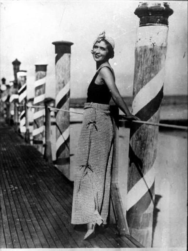 Fabulous Pajama Styles That Women Wore at the Beaches in the 1930s