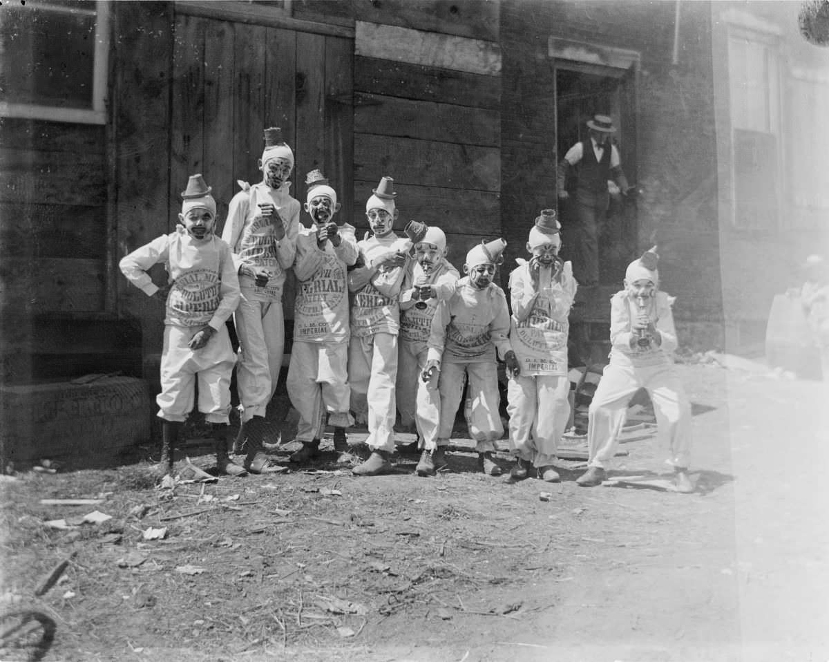 Group of kids wearing feedsack fashions – George Silas Duntley Photographs 1899-1918