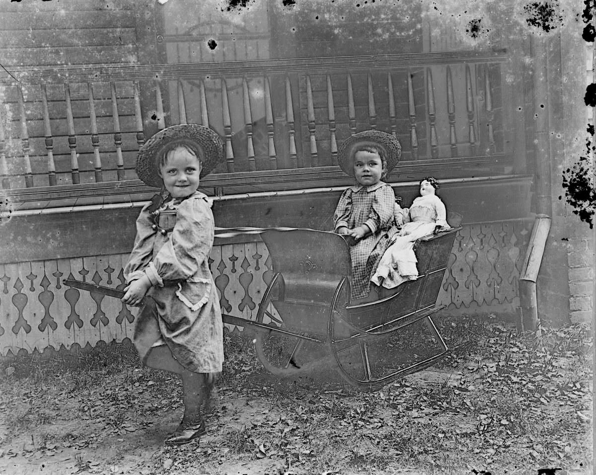 Eye Surgeon Documented the life of Bushnell and Illinois in the early 1900s