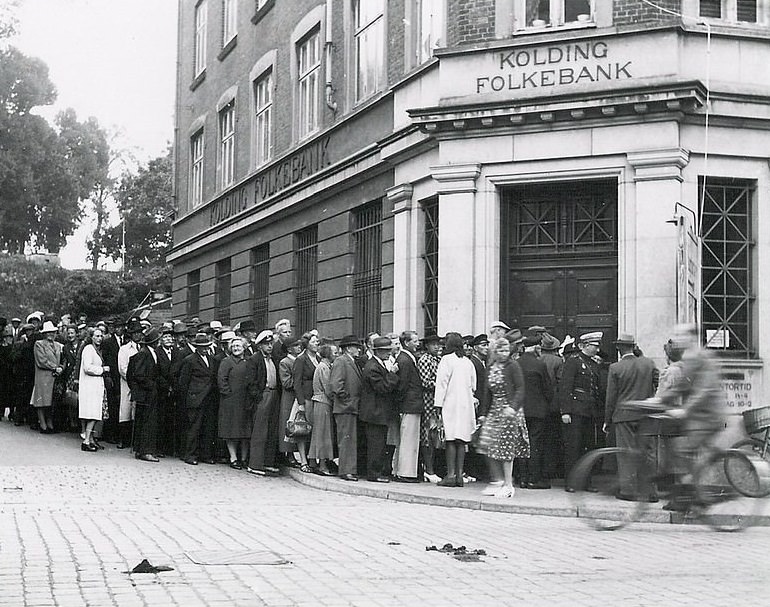 Queue outside the bank in Kolding because of the currency reform. 23th of July 1945.