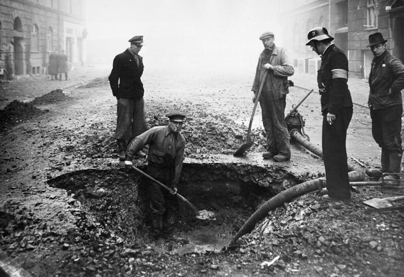 Bomb crater at Njalsgade in Copenhagen after the RAF attack on B&W