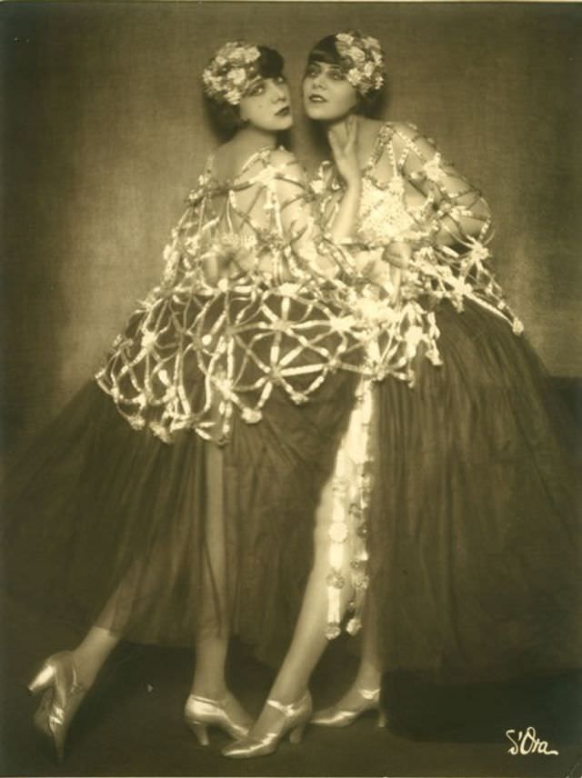 Sisters G, 1920s