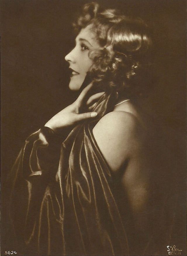 Vera Voronina, 1920s