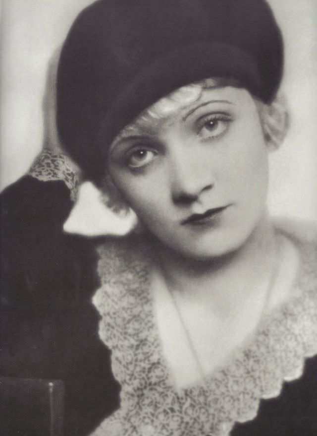 Marlene Dietrich, 1927