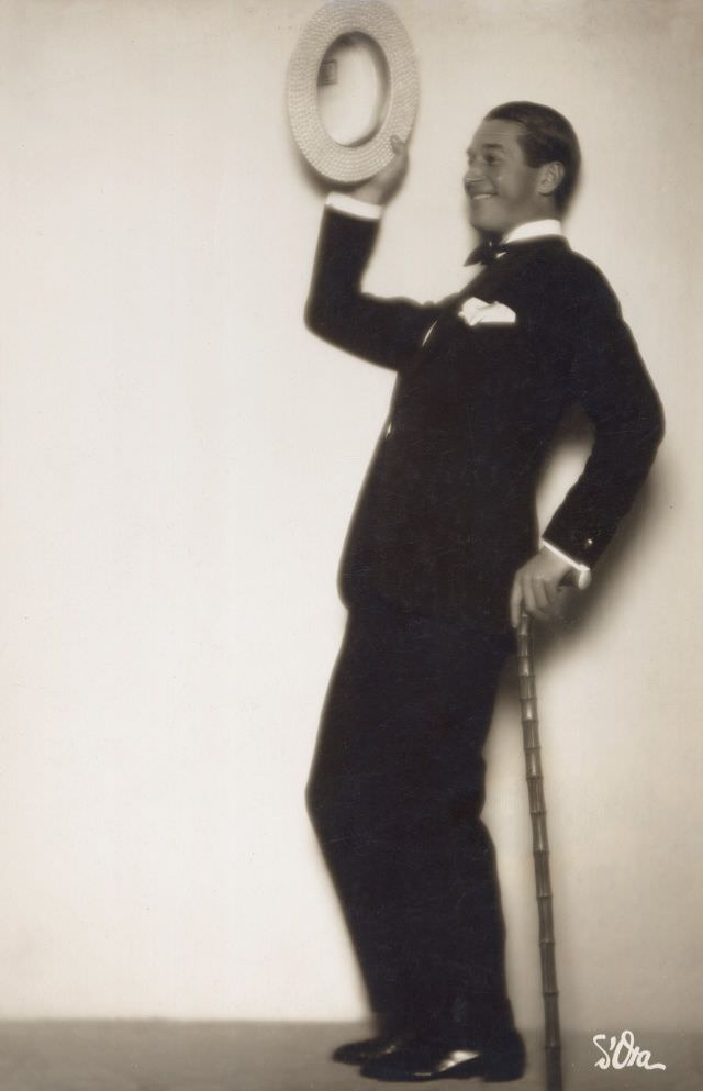 Maurice Chevalier, 1927