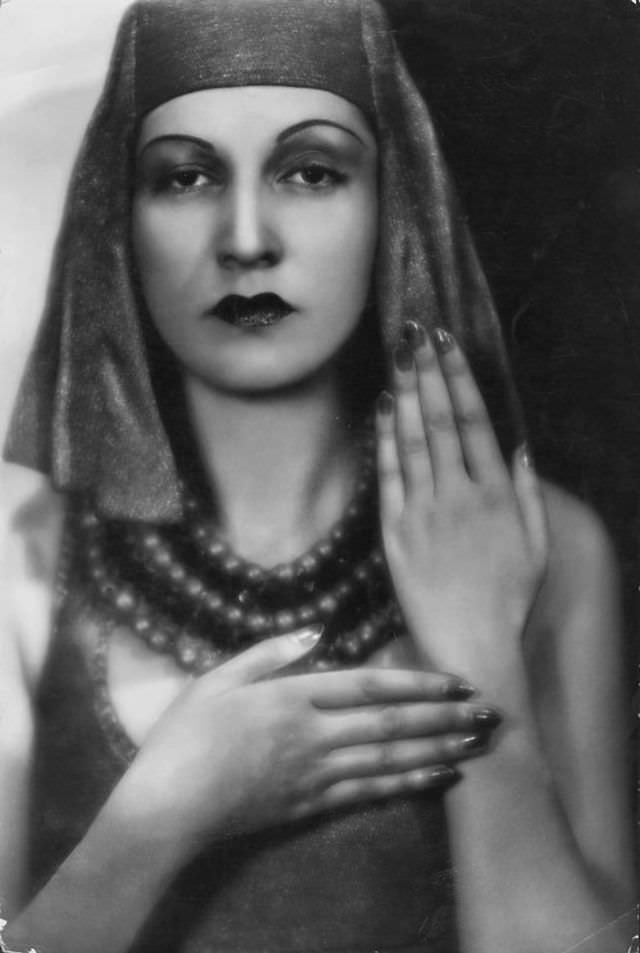 Leila Bederkhan, 1930
