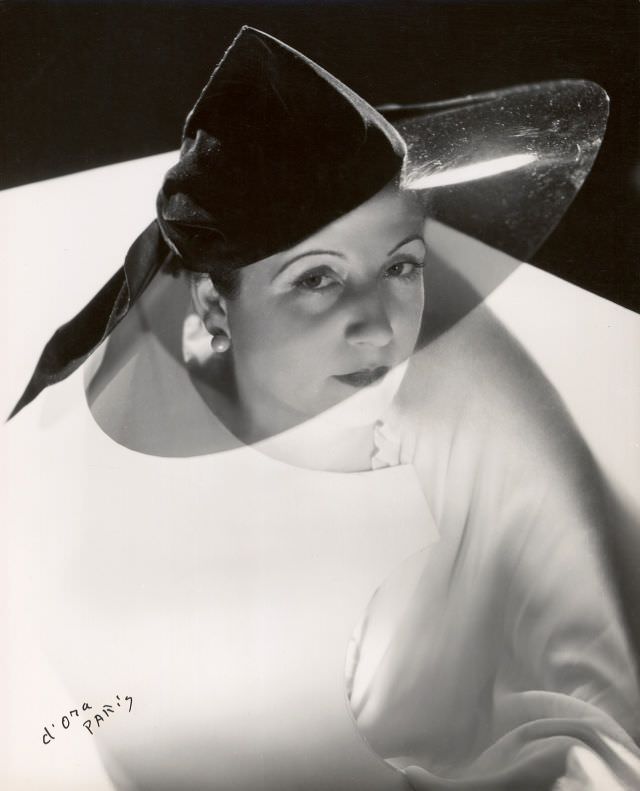 Madame Agnès with a hat made of velvet with transparent brim, 1936
