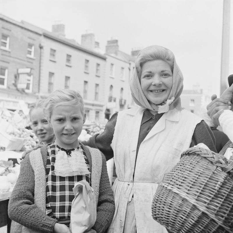 Mystery shoppers in Moore Street, Dublin, 1964