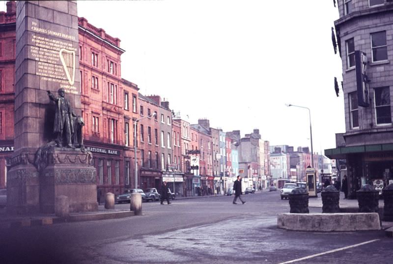 The Parnell Monument at the junction of Upper O'Connell Street, Parnell Street and Cavendish Row, Dublin, 1969