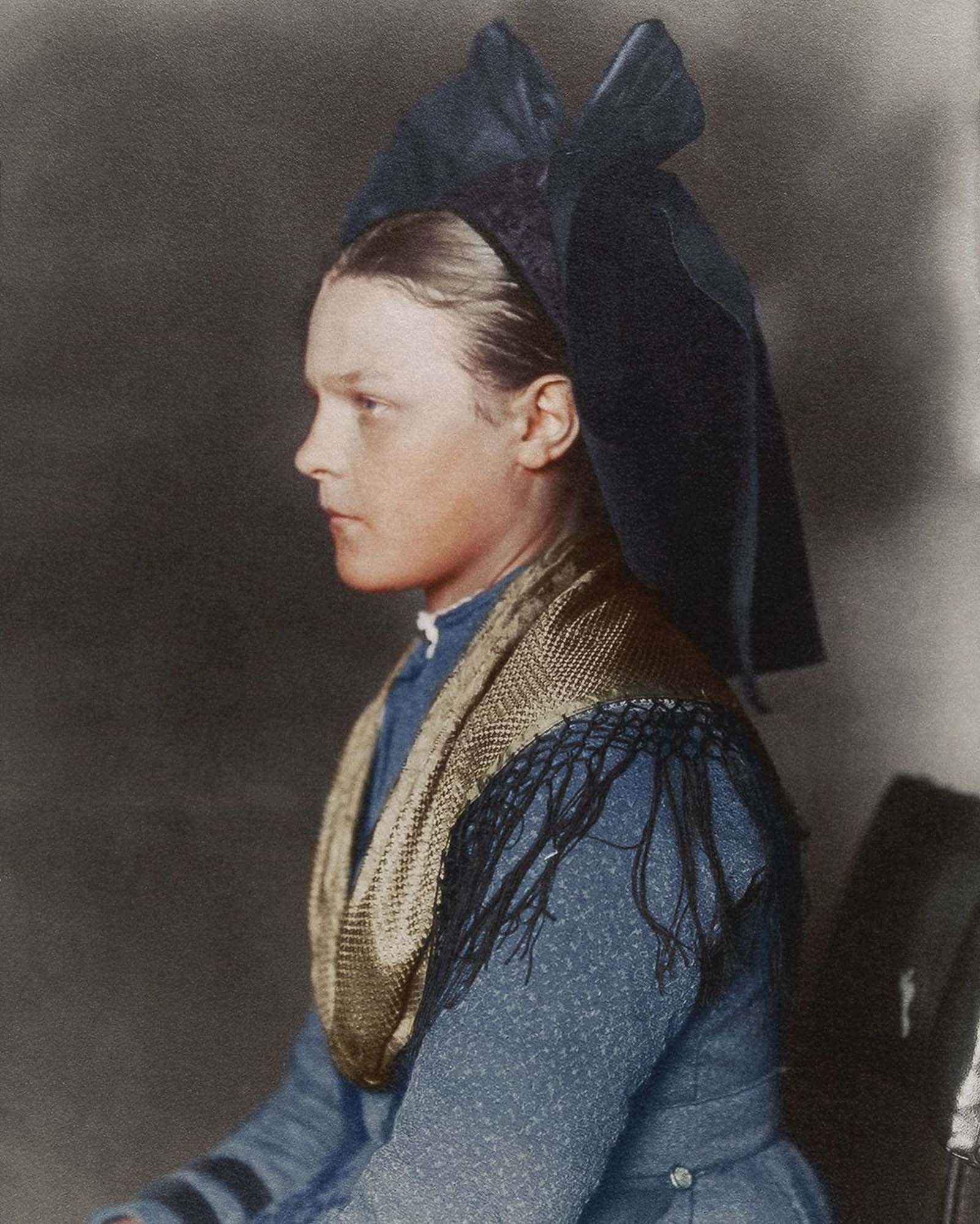 Alsace-Lorraine girl.” This girl hails from the Germanic speaking region of Alsace, now in modern day France. The large bow, known as a schlupfkàpp, was worn by single women, and signified the wearer’s religion: Protestants wore black while Catholics favored brightly colored bows. 1906.