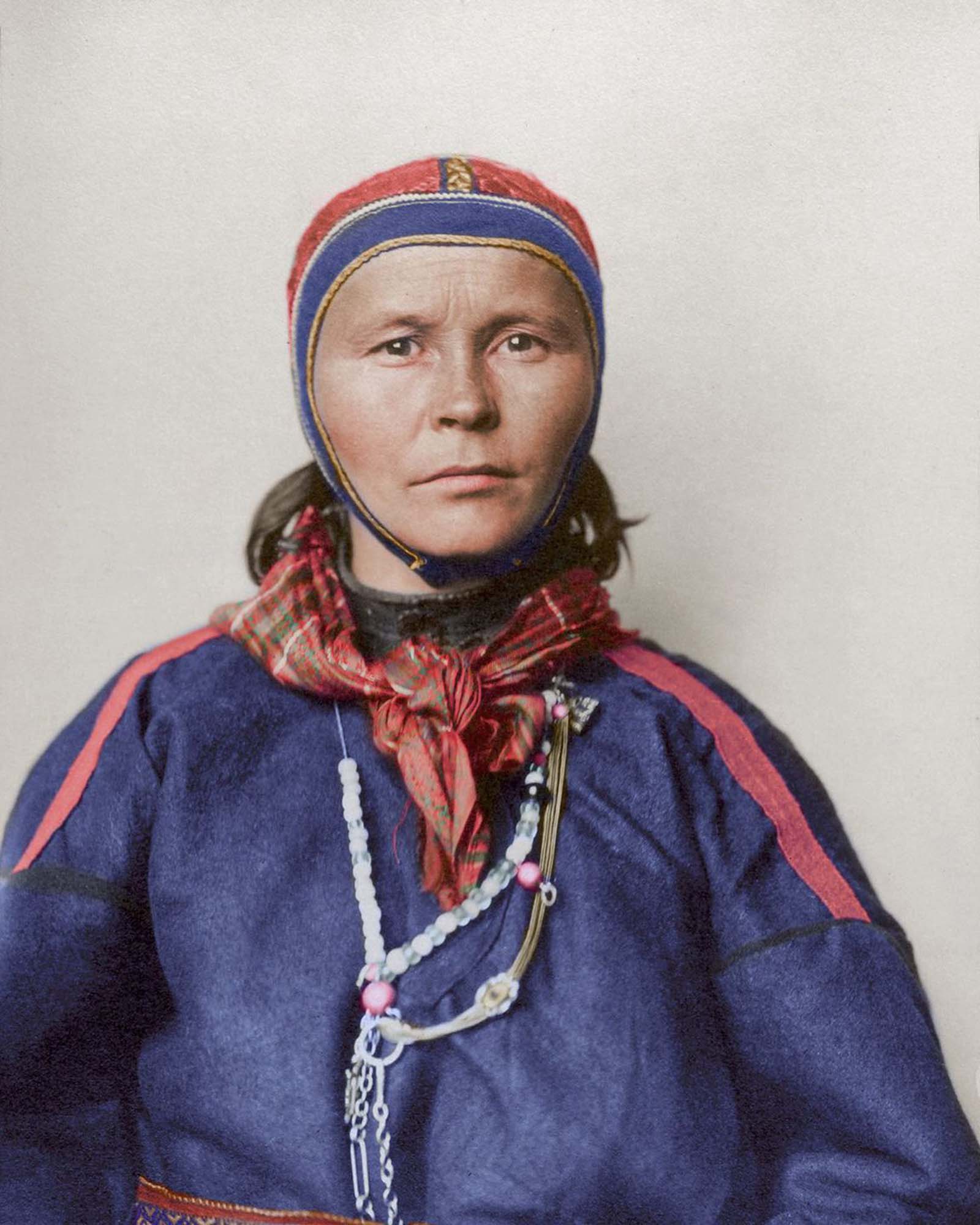 Laplander.” Gákti is the traditional costume of the Sámi people, who inhabit the Arctic regions spanning from northern Norway to the Kola peninsula in Russia. Traditionally made from reindeer leather and wool, velvet and silks are also used, with the (typically blue) pullover being supplemented by c