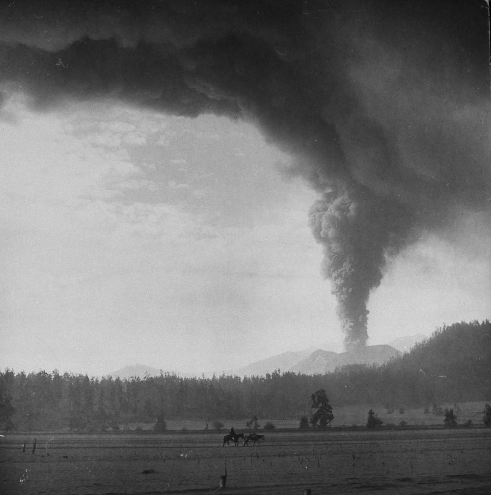 Rare Photos Documenting the Eruption of Parícutin volcano in 1943