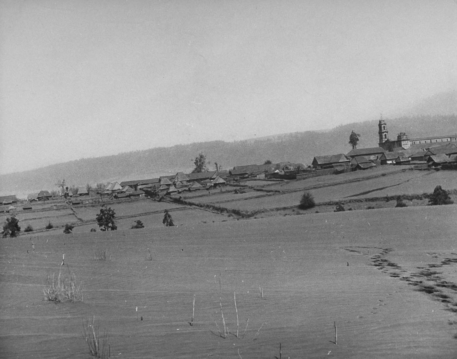 The town of San Juan is blanketed with volcanic dust before being covered in lava.