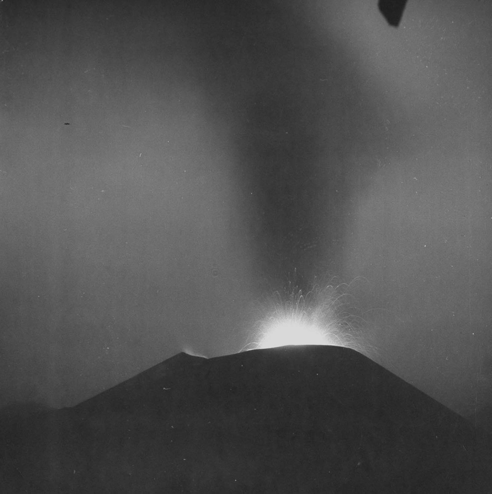 Rare Photos Documenting the Eruption of Parícutin volcano in 1943