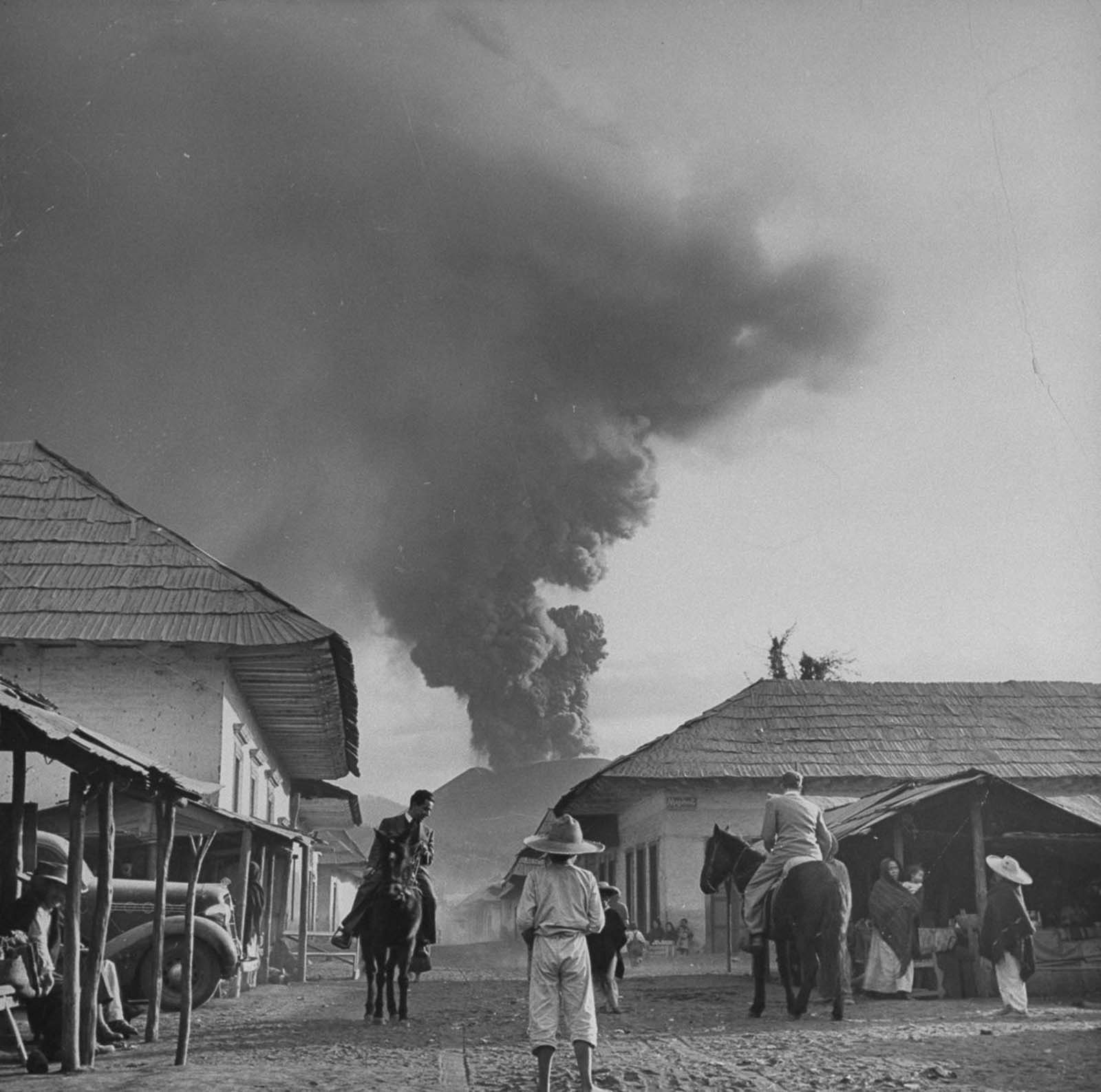 Rare Photos Documenting the Eruption of Parícutin volcano in 1943