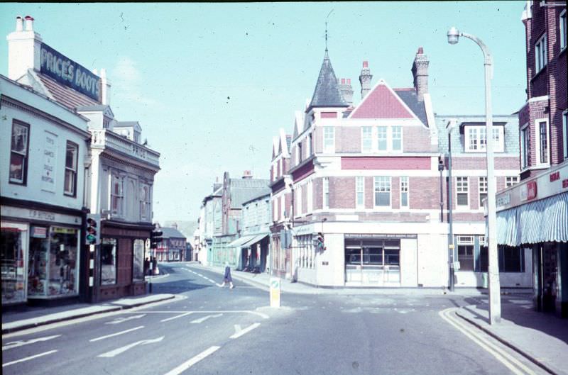 Dogs Head St looking westwards from Tacket Street