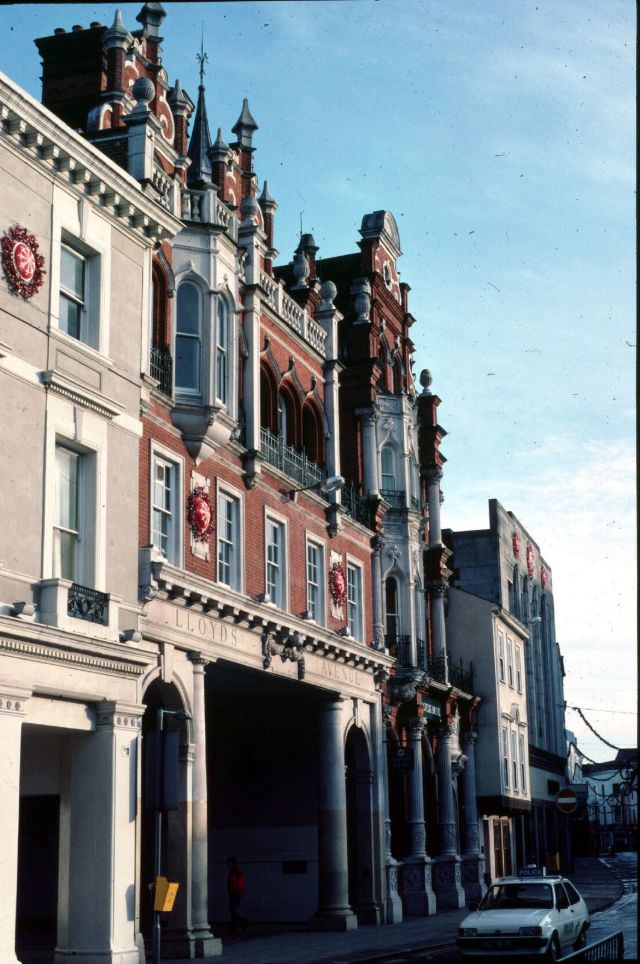 Lloyds Avenue Arch