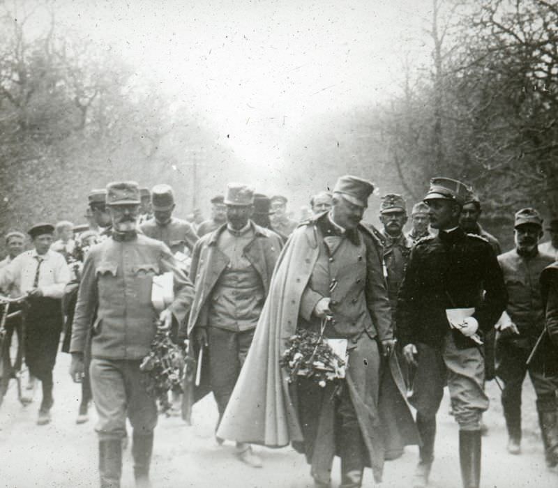 Viborg hospital camp at Hald. The officers arrive