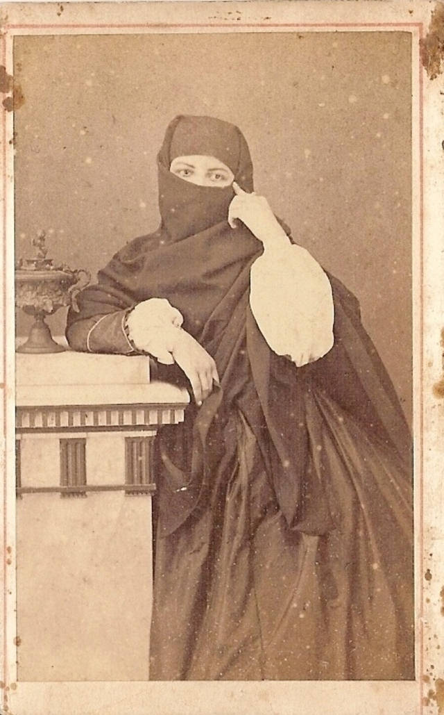 Las Tapadas Limenas: The Mysterious Women of Lima, Peru Who Veiled Everything but One Eye from the Late 19th Century