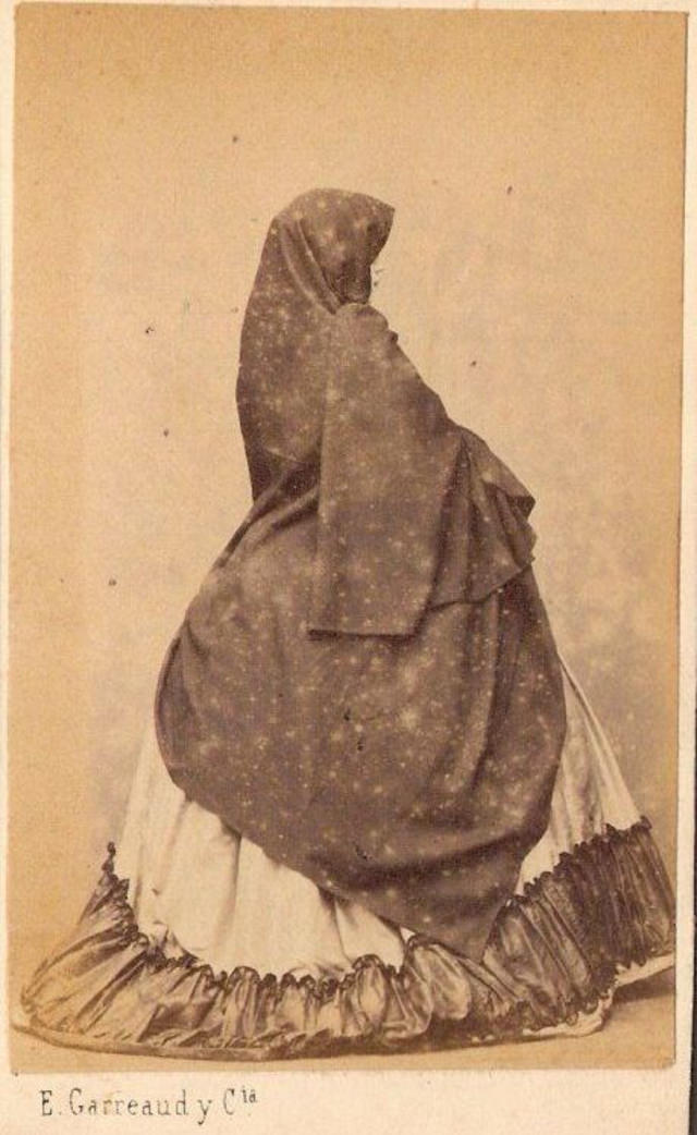 Las Tapadas Limenas: The Mysterious Women of Lima, Peru Who Veiled Everything but One Eye from the Late 19th Century