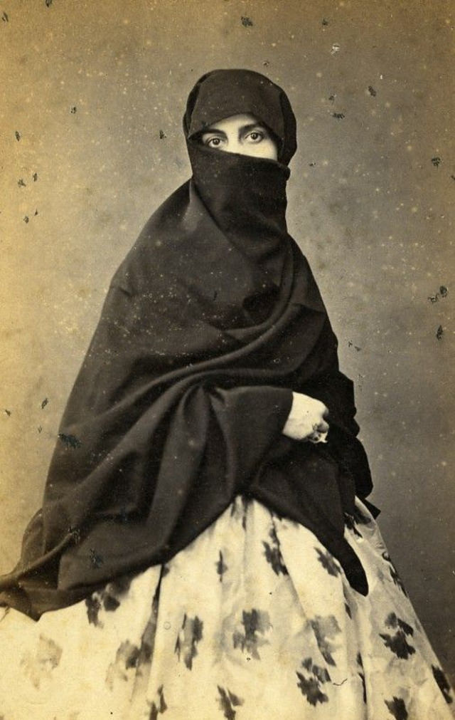 Las Tapadas Limenas: The Mysterious Women of Lima, Peru Who Veiled Everything but One Eye from the Late 19th Century
