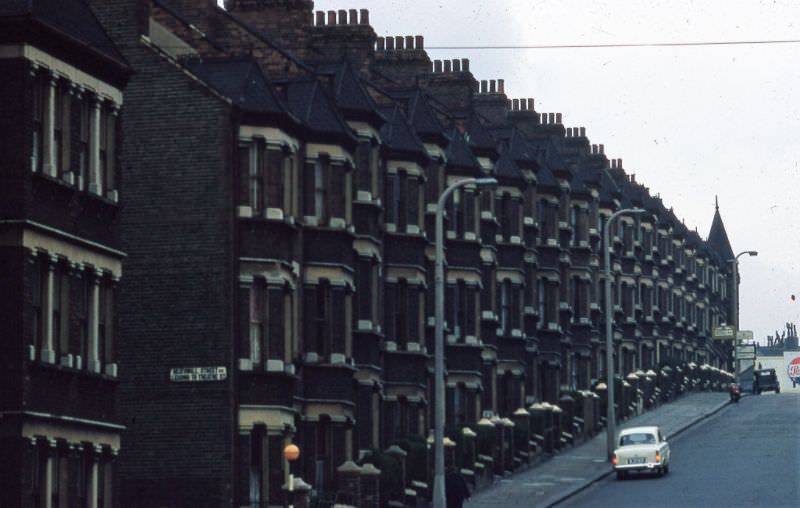 Latchmere Rd, Battersea, London SW11.