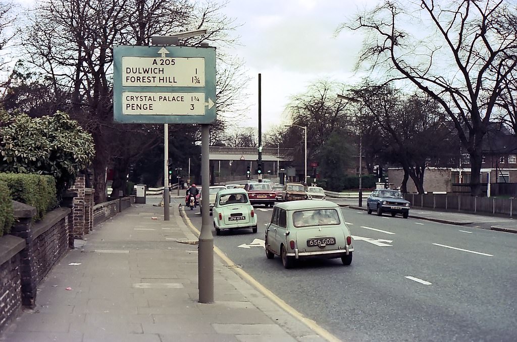 South Circular Road, March 1975 Thurlow Park Road, London SE21. 16th March 1975.