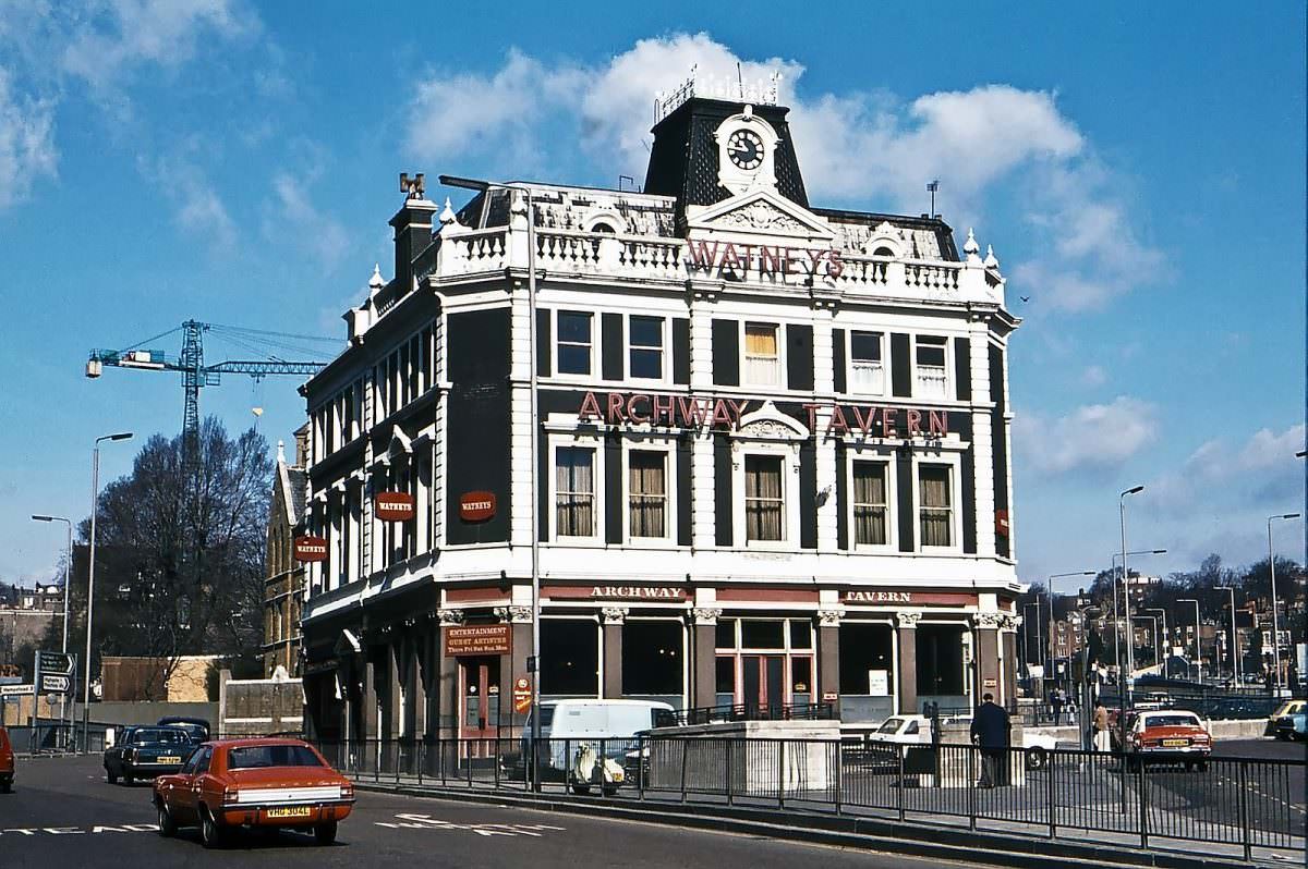 The Archway Tavern, April 1976he Archway Tavern, April 1976