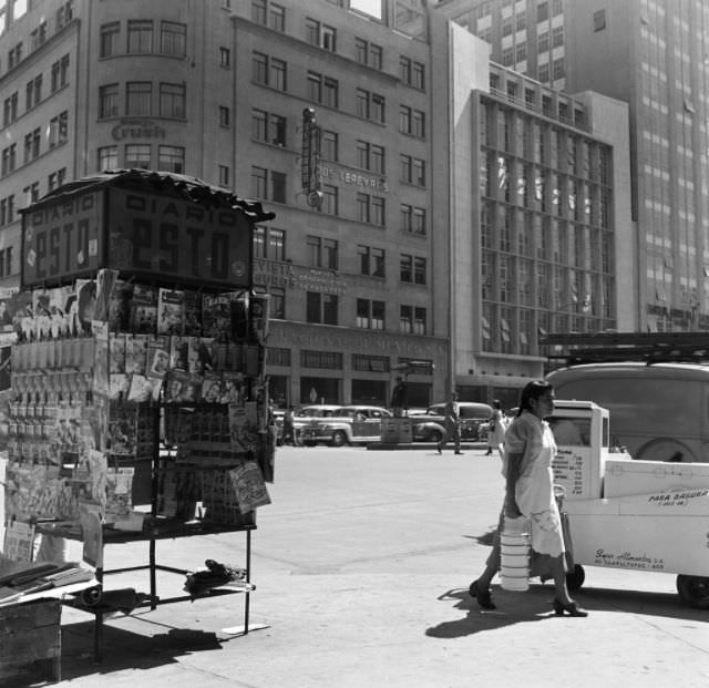 Vendors on the sidewalk of a busy downtown street in Mexico City.