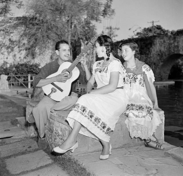 A man serenade two women at the Hacienda Vista Hermosa Hotel in Tequesquitengo.