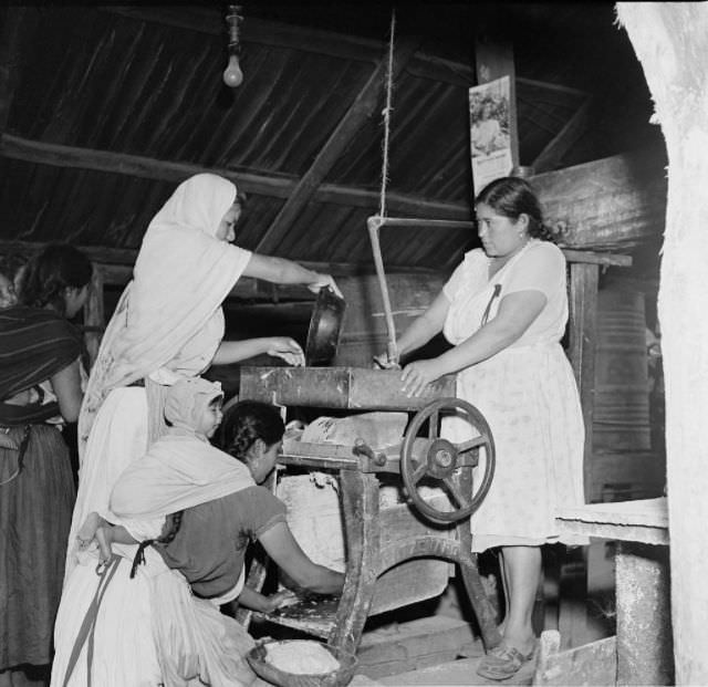 Local women make tortillas in Uruapan.