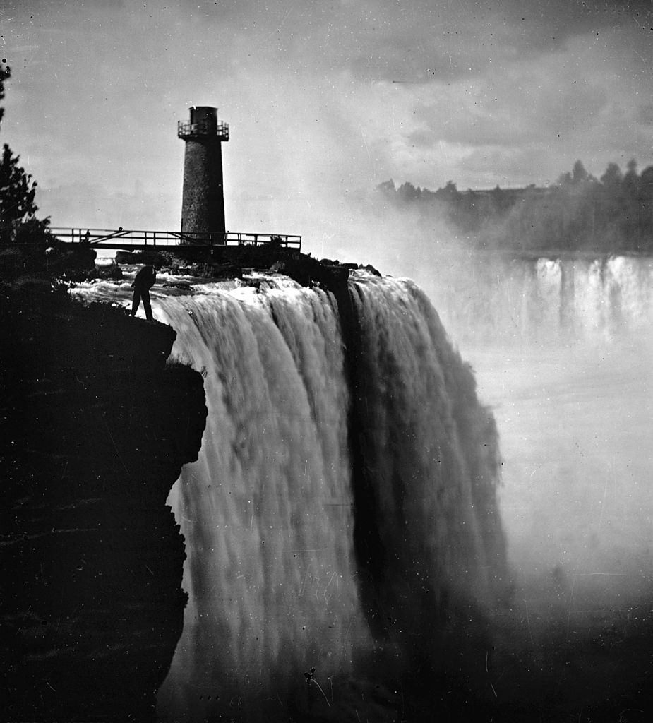 Terrapine's tower on Niagara Falls, 1870s.