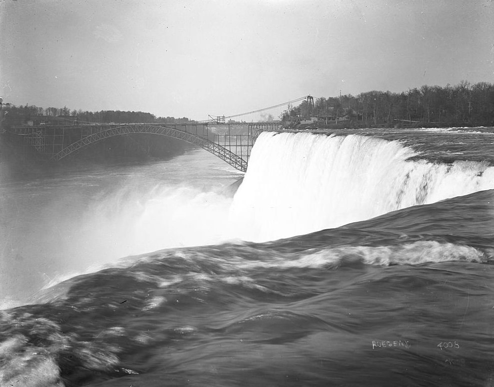 Niagara Falls, New York, 1920.