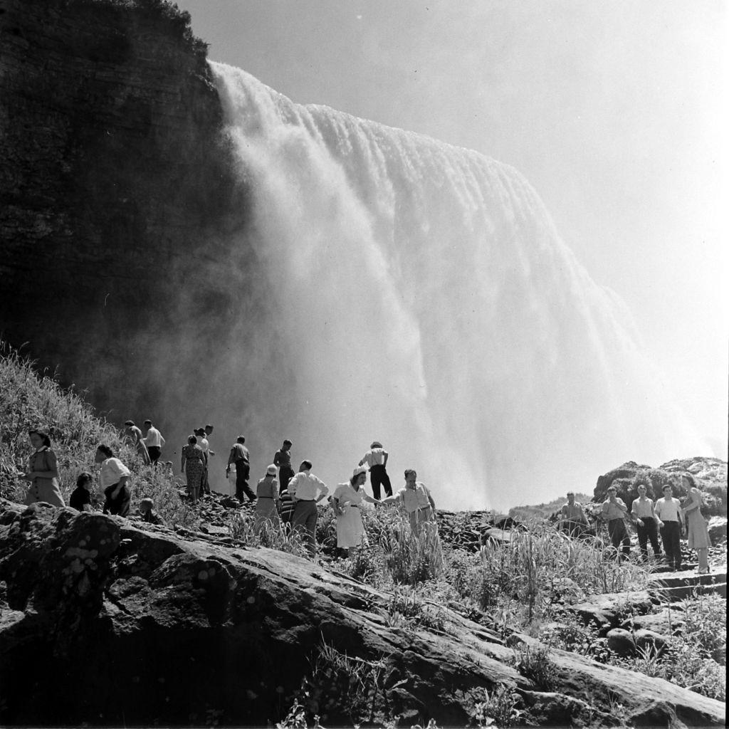 People gathering at Niagara Falls, New York, 1940.