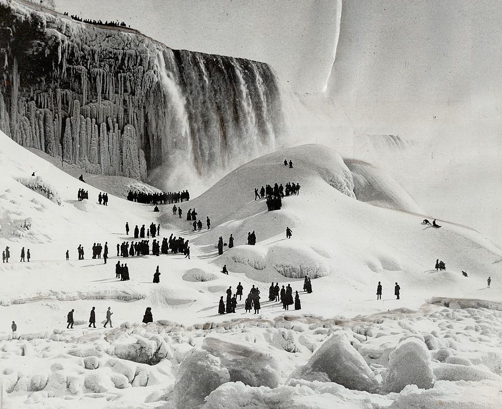 Ice mountains at Niagara Falls , 1947.