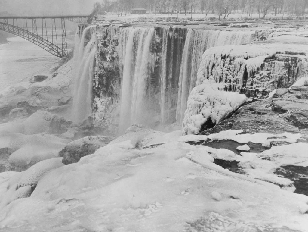 Niagara Falls, waterfalls on the Niagara River, 1950.