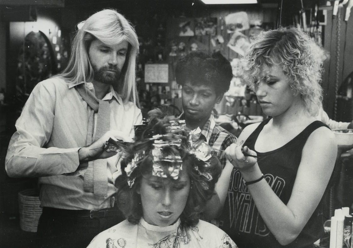 Fascinating Vintage Photos from a Tampa’s Hair Salon in the 1980s