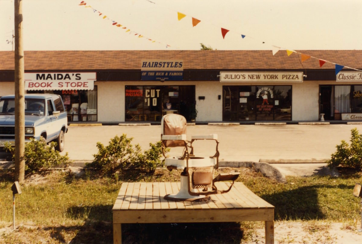 Fascinating Vintage Photos from a Tampa’s Hair Salon in the 1980s